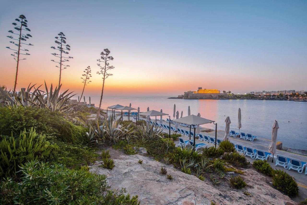 Hotel Corinthia St George'S Bay San Julián Exterior foto Sunset at the beach