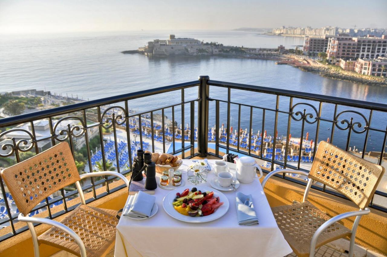 Hotel Corinthia St George'S Bay San Julián Exterior foto View from the hotel