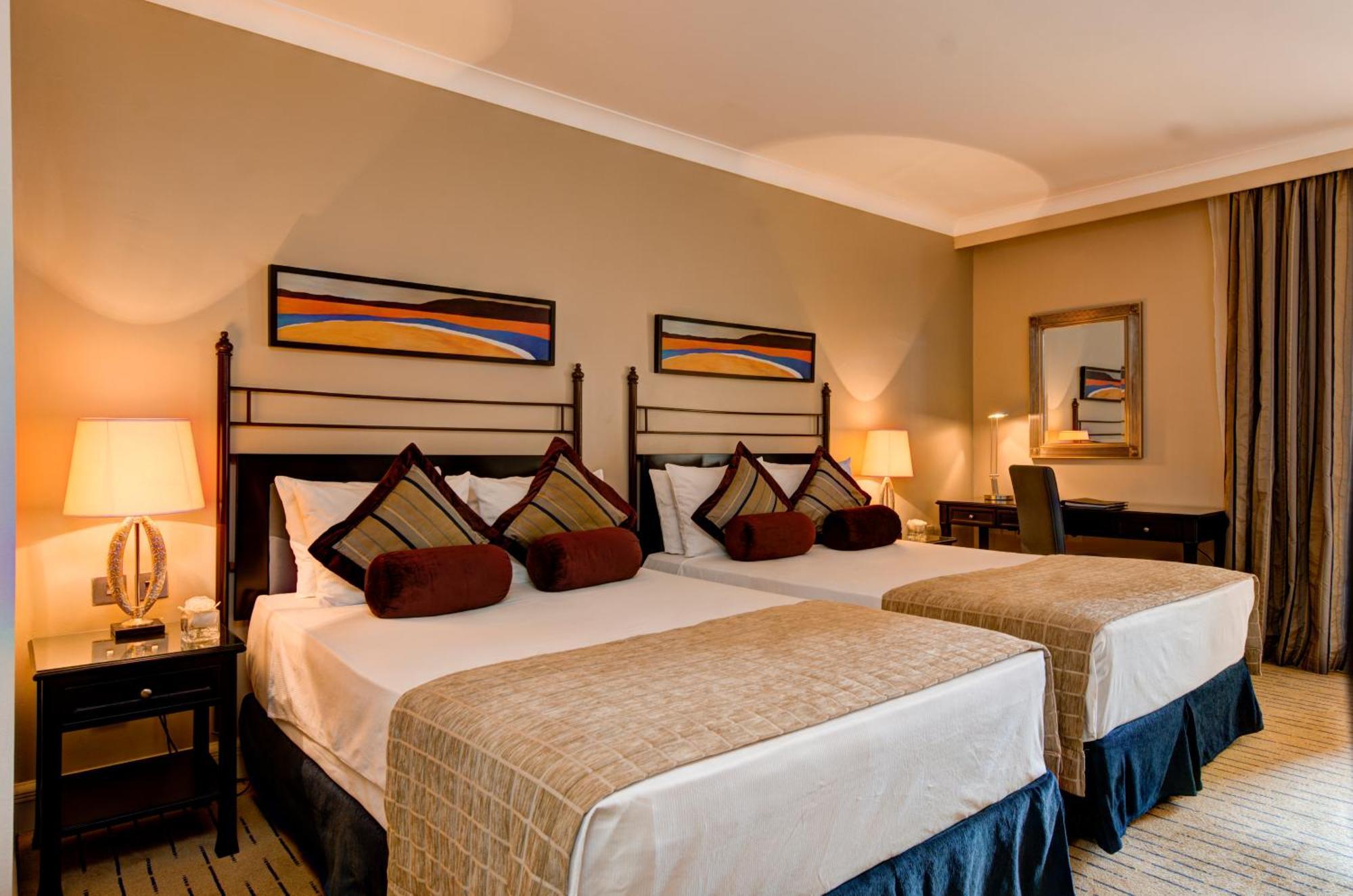 Hotel Corinthia St George'S Bay San Julián Habitación foto A room at the Jumeirah Emirates Towers Hotel