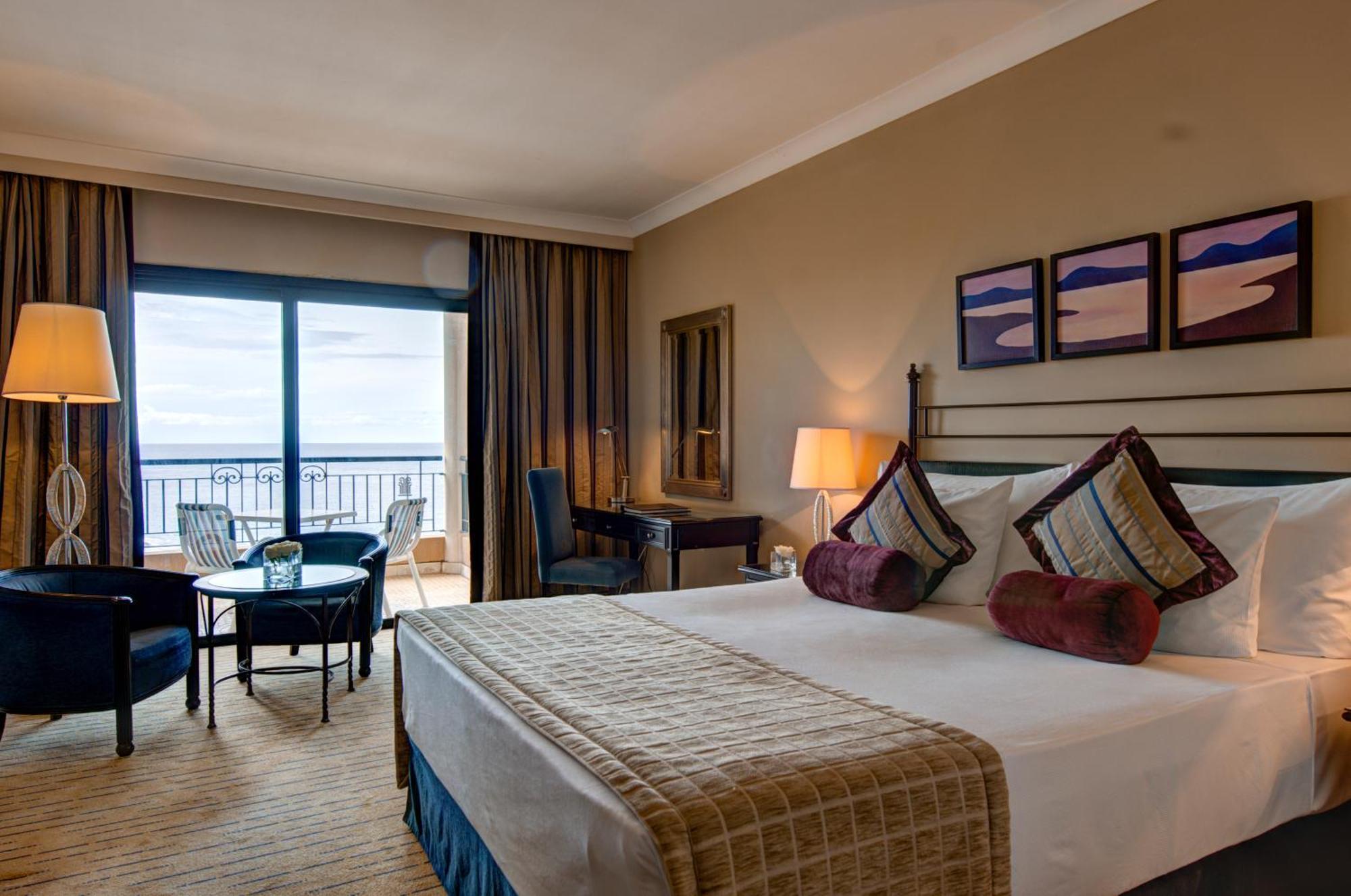 Hotel Corinthia St George'S Bay San Julián Habitación foto A guest room at the hotel