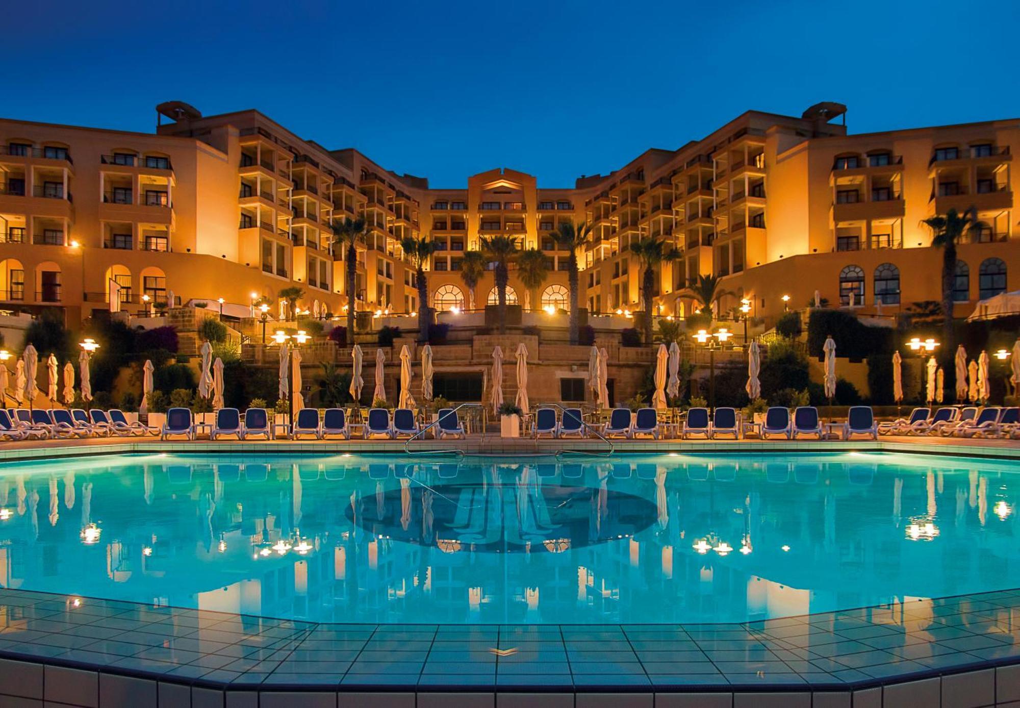 Hotel Corinthia St George'S Bay San Julián Exterior foto The Royal Hotel