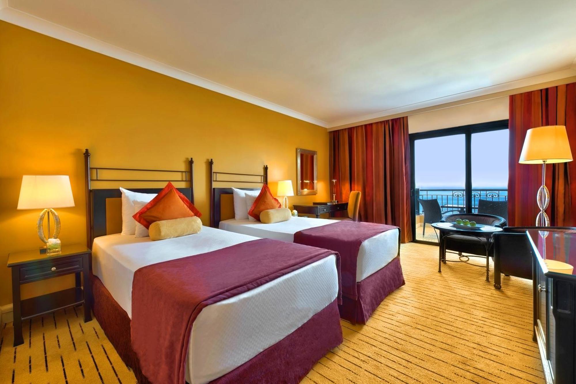 Hotel Corinthia St George'S Bay San Julián Habitación foto A room at the Hilton London Heathrow