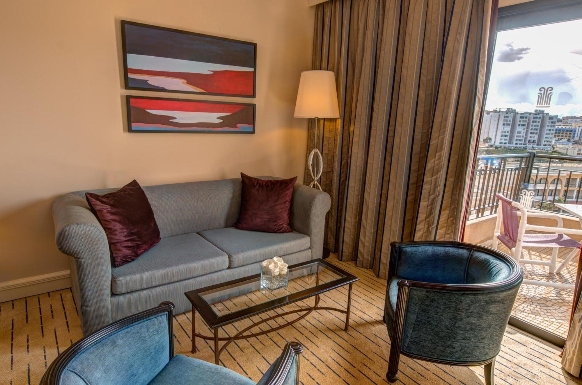 Hotel Corinthia St George'S Bay San Julián Habitación foto A suite at the hotel