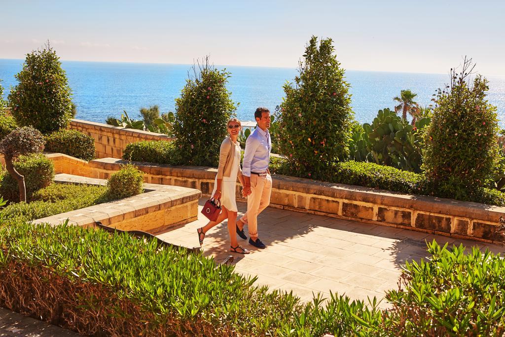 Hotel Corinthia St George'S Bay San Julián Exterior foto The resort's gardens